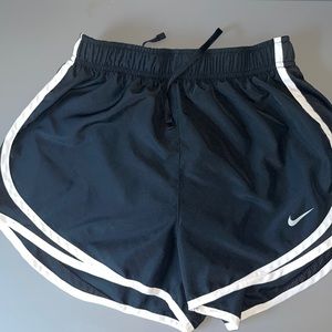 🧡2/$30 Nike black shorts